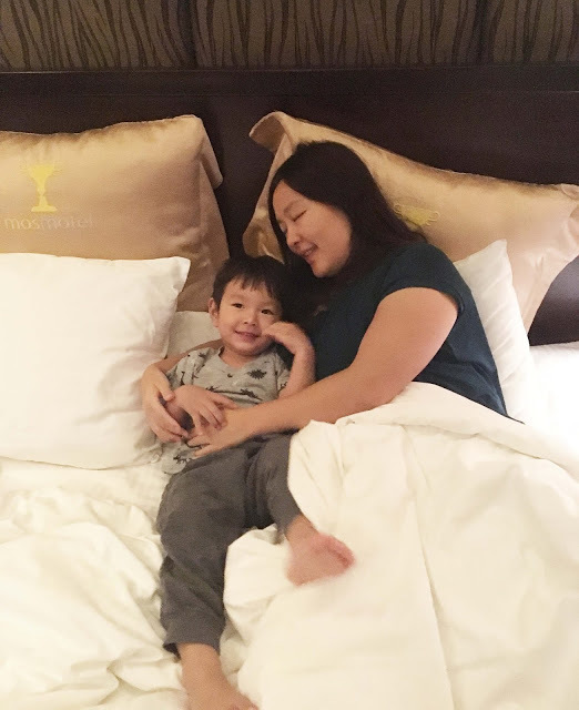 [中壢住宿] 摩斯時尚汽車旅館｜隱身靜謐住宅區的時尚Villa，平價享有豪宅裝潢、游泳池、KTV、按摩浴缸、黃金雨、蒸氣浴等奢侈享受！