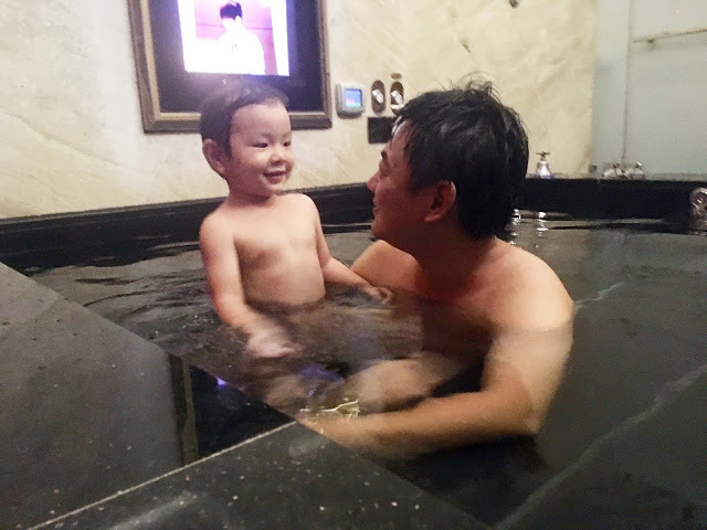 [中壢住宿] 摩斯時尚汽車旅館｜隱身靜謐住宅區的時尚Villa，平價享有豪宅裝潢、游泳池、KTV、按摩浴缸、黃金雨、蒸氣浴等奢侈享受！