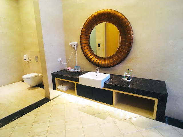 [中壢住宿] 摩斯時尚汽車旅館｜隱身靜謐住宅區的時尚Villa，平價享有豪宅裝潢、游泳池、KTV、按摩浴缸、黃金雨、蒸氣浴等奢侈享受！