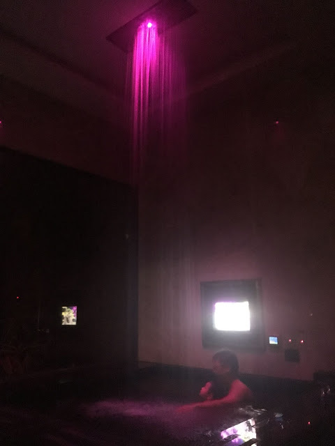 [中壢住宿] 摩斯時尚汽車旅館｜隱身靜謐住宅區的時尚Villa，平價享有豪宅裝潢、游泳池、KTV、按摩浴缸、黃金雨、蒸氣浴等奢侈享受！