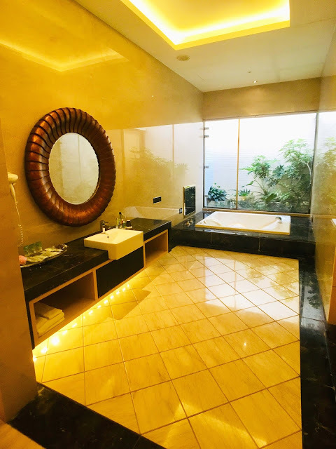 [中壢住宿] 摩斯時尚汽車旅館｜隱身靜謐住宅區的時尚Villa，平價享有豪宅裝潢、游泳池、KTV、按摩浴缸、黃金雨、蒸氣浴等奢侈享受！