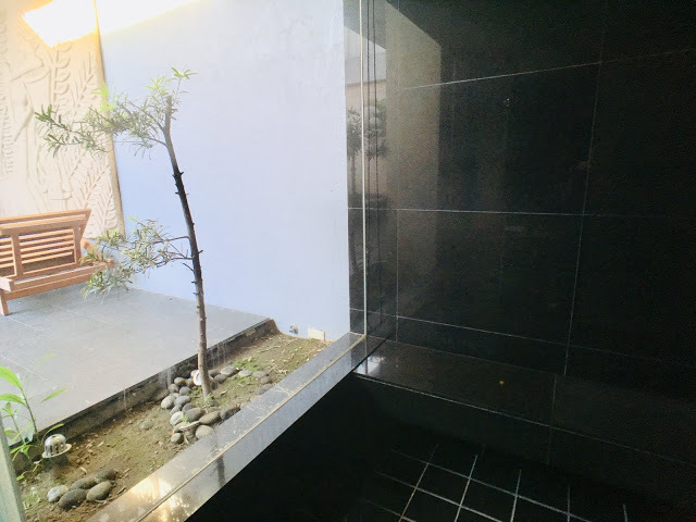 [中壢住宿] 摩斯時尚汽車旅館｜隱身靜謐住宅區的時尚Villa，平價享有豪宅裝潢、游泳池、KTV、按摩浴缸、黃金雨、蒸氣浴等奢侈享受！