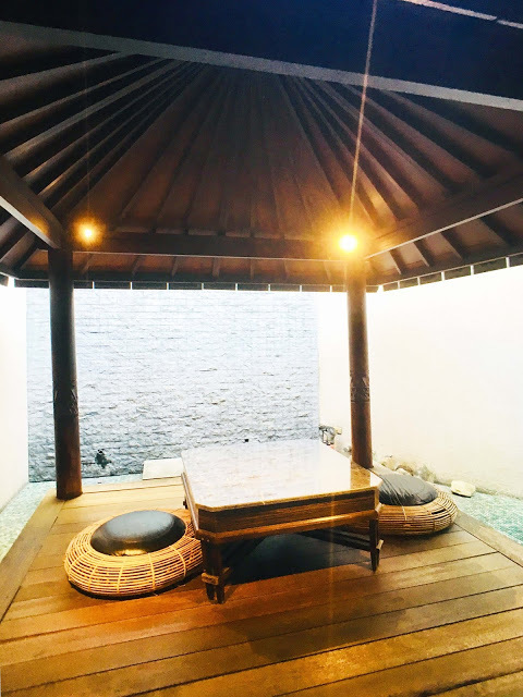 [中壢住宿] 摩斯時尚汽車旅館｜隱身靜謐住宅區的時尚Villa，平價享有豪宅裝潢、游泳池、KTV、按摩浴缸、黃金雨、蒸氣浴等奢侈享受！