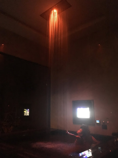 [中壢住宿] 摩斯時尚汽車旅館｜隱身靜謐住宅區的時尚Villa，平價享有豪宅裝潢、游泳池、KTV、按摩浴缸、黃金雨、蒸氣浴等奢侈享受！