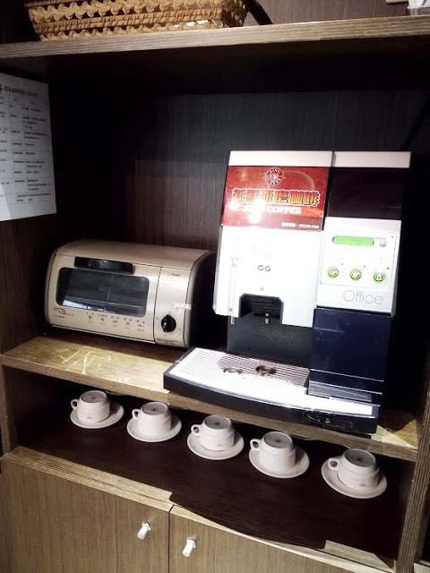 [中壢住宿] 摩斯時尚汽車旅館｜隱身靜謐住宅區的時尚Villa，平價享有豪宅裝潢、游泳池、KTV、按摩浴缸、黃金雨、蒸氣浴等奢侈享受！