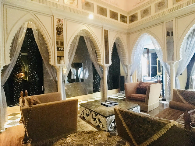 [中壢住宿] 摩斯時尚汽車旅館｜隱身靜謐住宅區的時尚Villa，平價享有豪宅裝潢、游泳池、KTV、按摩浴缸、黃金雨、蒸氣浴等奢侈享受！