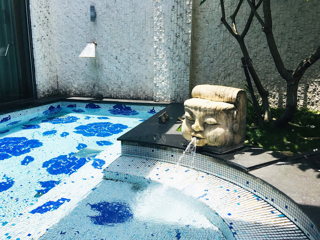 [中壢住宿] 摩斯時尚汽車旅館｜隱身靜謐住宅區的時尚Villa，平價享有豪宅裝潢、游泳池、KTV、按摩浴缸、黃金雨、蒸氣浴等奢侈享受！