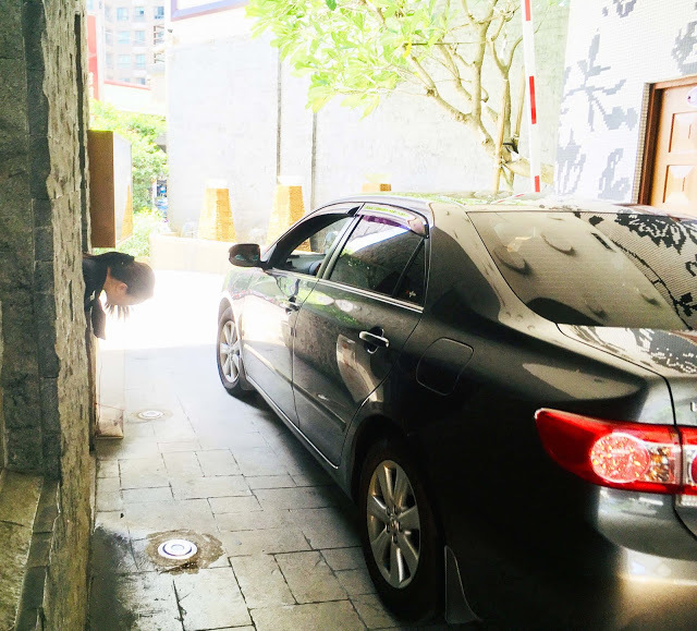 [中壢住宿] 摩斯時尚汽車旅館｜隱身靜謐住宅區的時尚Villa，平價享有豪宅裝潢、游泳池、KTV、按摩浴缸、黃金雨、蒸氣浴等奢侈享受！