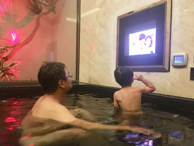 [中壢住宿] 摩斯時尚汽車旅館｜隱身靜謐住宅區的時尚Villa，平價享有豪宅裝潢、游泳池、KTV、按摩浴缸、黃金雨、蒸氣浴等奢侈享受！