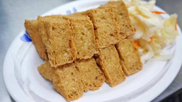 【台北美食】同心大腸蚵仔麵線-炸到裡外都是酥脆的美味臭豆腐
