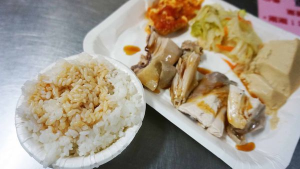 【台北美食】勇伯好吃土雞肉專賣店-美味又迷人的雞油飯