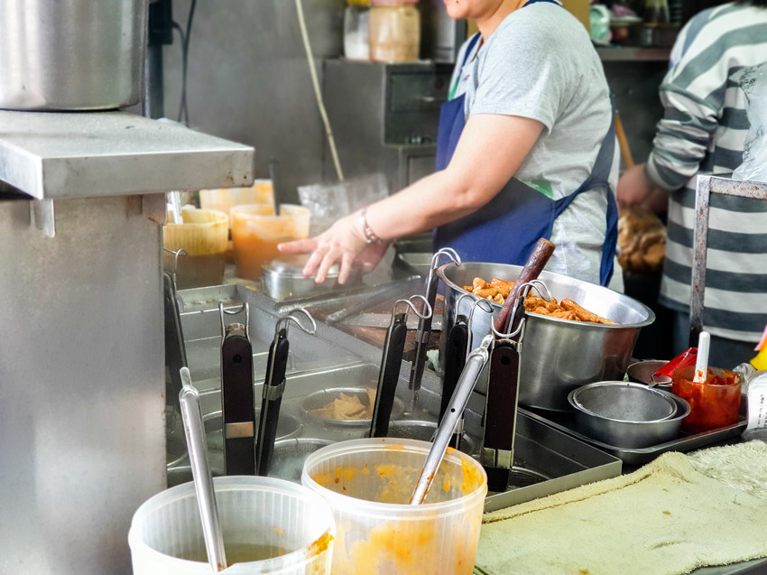 source: imgur.com 台北中正|國都甜不辣-古亭老店,鹹甜滋味的甜不辣