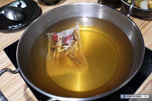 三重火鍋推薦【鍋式飢逅】好吃再訪平價健康美味鍋物/三重親子餐廳附兒童遊戲區/三重美食推薦