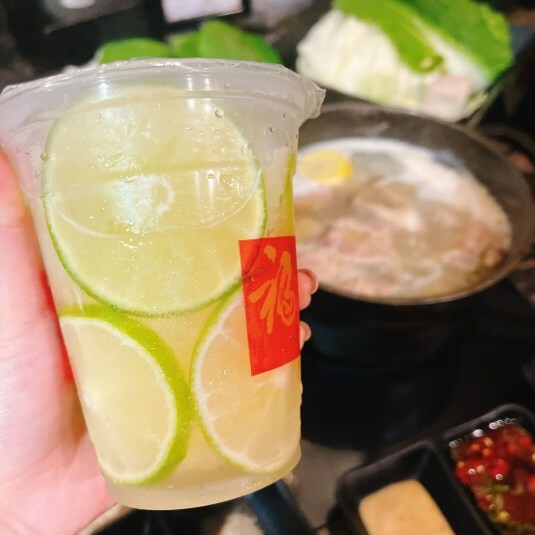 桃園中壢市區高CP值火鍋推薦—福柒涮涮鍋,從湯頭、肉片、手搖飲再到甜點通通一條龍服務!怎麼吃都划算