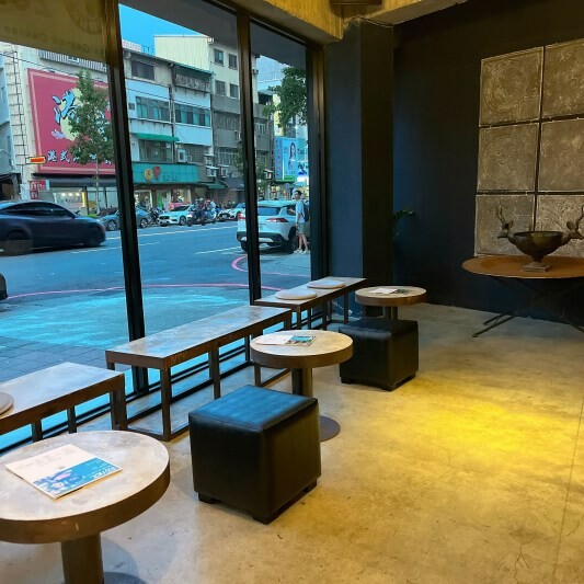 桃園中壢市區高CP值火鍋推薦—福柒涮涮鍋,從湯頭、肉片、手搖飲再到甜點通通一條龍服務!怎麼吃都划算