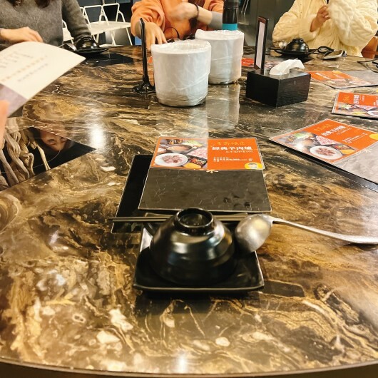 桃園中壢市區高CP值火鍋推薦—福柒涮涮鍋,從湯頭、肉片、手搖飲再到甜點通通一條龍服務!怎麼吃都划算