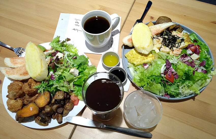 kafeD咖啡滴。網美最愛森林系歐式風情早午餐，180元起全日供應早上九點就營業，自家烘焙年輪蛋糕、精品咖啡 - 🍎 蘋果話日常🍎