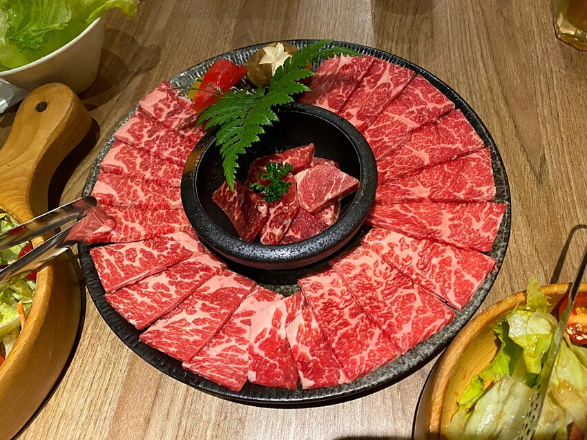 Google 評論4.8顆星的烤物燒肉店，近捷運站，有特約停車場!! | 澄居烤物燒肉文心店