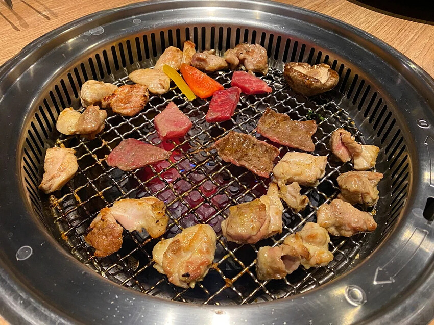 Google 評論4.8顆星的烤物燒肉店，近捷運站，有特約停車場!! | 澄居烤物燒肉文心店