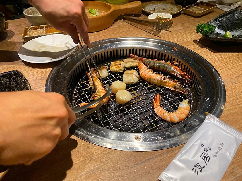 Google 評論4.8顆星的烤物燒肉店，近捷運站，有特約停車場!! | 澄居烤物燒肉文心店