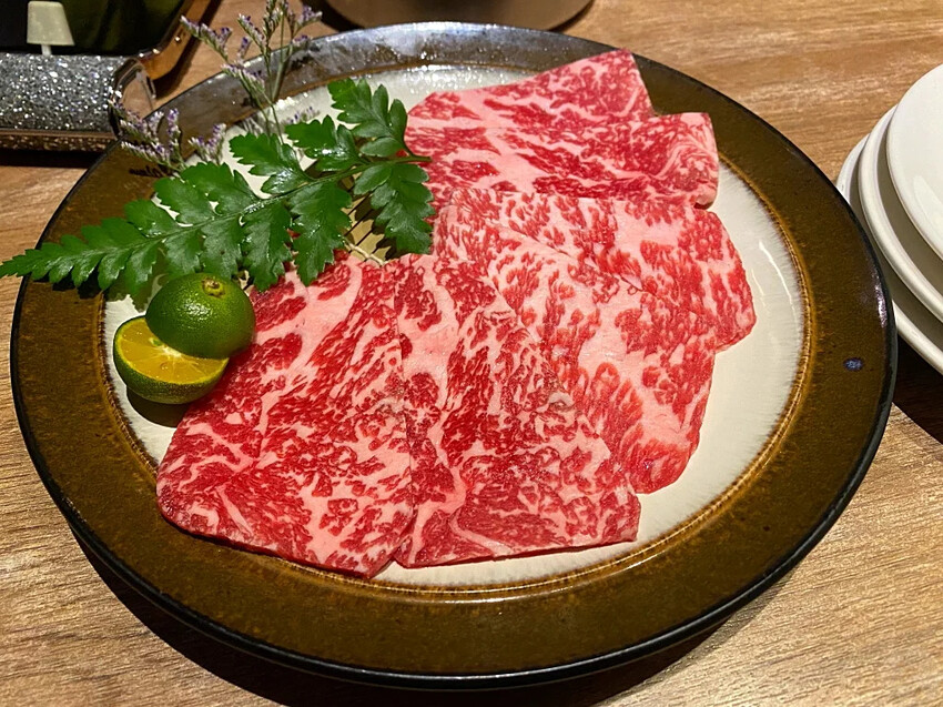 Google 評論4.8顆星的烤物燒肉店，近捷運站，有特約停車場!! | 澄居烤物燒肉文心店