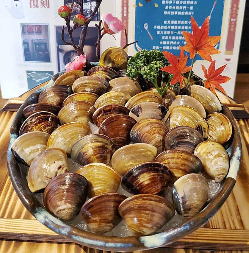 《新竹美食》復古好拍又好吃的火鍋餐廳推薦-韋爐復刻食鍋。自助式計價想吃什麼拿什麼。新鮮現切肉品夜間限定時段肉量激增三倍優惠。814冰棒,明治冰淇淋吃到飽 ︱(影片) 《新竹美食》復古好拍又好吃的火鍋餐廳推薦-韋爐復刻食鍋。自助式計價想吃什麼拿什麼。新鮮現切肉品夜間限定時段肉量激增三倍優惠。814冰棒,明治冰淇淋吃到飽 ︱(影片)