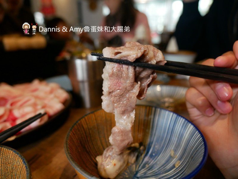 《新竹美食》復古好拍又好吃的火鍋餐廳推薦-韋爐復刻食鍋。自助式計價想吃什麼拿什麼。新鮮現切肉品夜間限定時段肉量激增三倍優惠。814冰棒,明治冰淇淋吃到飽 ︱(影片) 《新竹美食》復古好拍又好吃的火鍋餐廳推薦-韋爐復刻食鍋。自助式計價想吃什麼拿什麼。新鮮現切肉品夜間限定時段肉量激增三倍優惠。814冰棒,明治冰淇淋吃到飽 ︱(影片)