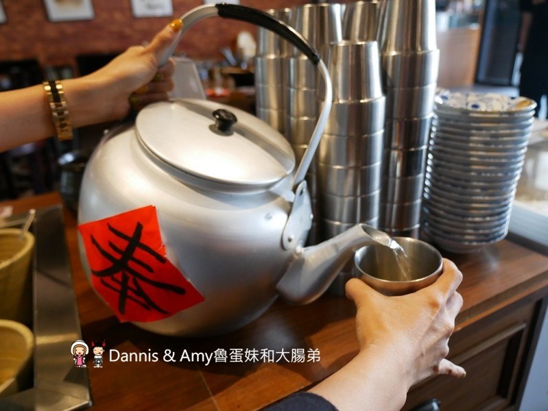 《新竹美食》復古好拍又好吃的火鍋餐廳推薦-韋爐復刻食鍋。自助式計價想吃什麼拿什麼。新鮮現切肉品夜間限定時段肉量激增三倍優惠。814冰棒,明治冰淇淋吃到飽 ︱(影片) 《新竹美食》復古好拍又好吃的火鍋餐廳推薦-韋爐復刻食鍋。自助式計價想吃什麼拿什麼。新鮮現切肉品夜間限定時段肉量激增三倍優惠。814冰棒,明治冰淇淋吃到飽 ︱(影片)