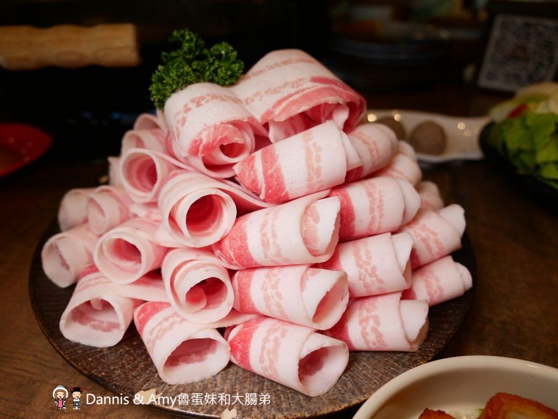 《新竹美食》復古好拍又好吃的火鍋餐廳推薦-韋爐復刻食鍋。自助式計價想吃什麼拿什麼。新鮮現切肉品夜間限定時段肉量激增三倍優惠。814冰棒,明治冰淇淋吃到飽 ︱(影片) 《新竹美食》復古好拍又好吃的火鍋餐廳推薦-韋爐復刻食鍋。自助式計價想吃什麼拿什麼。新鮮現切肉品夜間限定時段肉量激增三倍優惠。814冰棒,明治冰淇淋吃到飽 ︱(影片)