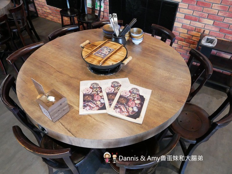 《新竹美食》復古好拍又好吃的火鍋餐廳推薦-韋爐復刻食鍋。自助式計價想吃什麼拿什麼。新鮮現切肉品夜間限定時段肉量激增三倍優惠。814冰棒,明治冰淇淋吃到飽 ︱(影片) 《新竹美食》復古好拍又好吃的火鍋餐廳推薦-韋爐復刻食鍋。自助式計價想吃什麼拿什麼。新鮮現切肉品夜間限定時段肉量激增三倍優惠。814冰棒,明治冰淇淋吃到飽 ︱(影片)