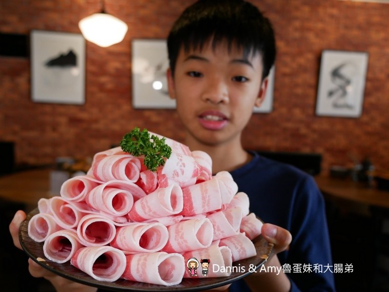 《新竹美食》復古好拍又好吃的火鍋餐廳推薦-韋爐復刻食鍋。自助式計價想吃什麼拿什麼。新鮮現切肉品夜間限定時段肉量激增三倍優惠。814冰棒,明治冰淇淋吃到飽 ︱(影片) 《新竹美食》復古好拍又好吃的火鍋餐廳推薦-韋爐復刻食鍋。自助式計價想吃什麼拿什麼。新鮮現切肉品夜間限定時段肉量激增三倍優惠。814冰棒,明治冰淇淋吃到飽 ︱(影片)