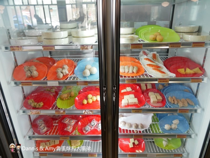 《新竹美食》復古好拍又好吃的火鍋餐廳推薦-韋爐復刻食鍋。自助式計價想吃什麼拿什麼。新鮮現切肉品夜間限定時段肉量激增三倍優惠。814冰棒,明治冰淇淋吃到飽 ︱(影片) 《新竹美食》復古好拍又好吃的火鍋餐廳推薦-韋爐復刻食鍋。自助式計價想吃什麼拿什麼。新鮮現切肉品夜間限定時段肉量激增三倍優惠。814冰棒,明治冰淇淋吃到飽 ︱(影片)