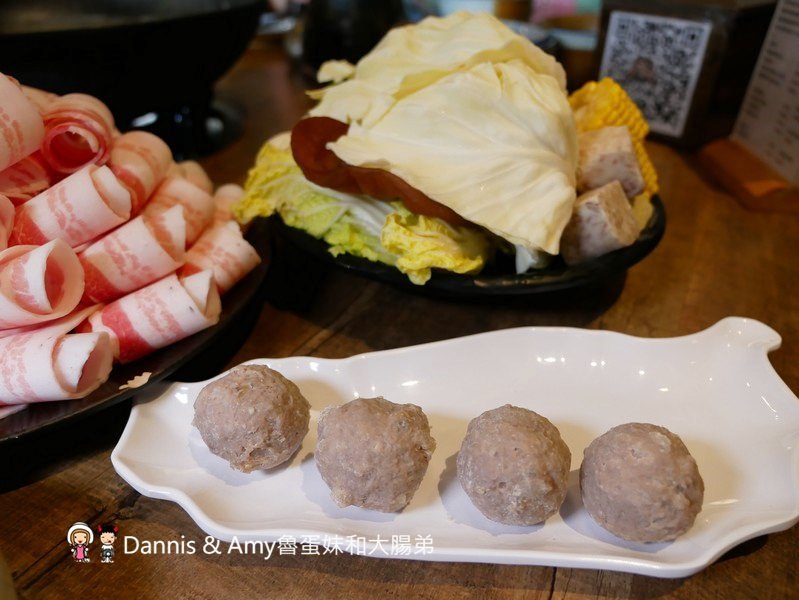 《新竹美食》復古好拍又好吃的火鍋餐廳推薦-韋爐復刻食鍋。自助式計價想吃什麼拿什麼。新鮮現切肉品夜間限定時段肉量激增三倍優惠。814冰棒,明治冰淇淋吃到飽 ︱(影片) 《新竹美食》復古好拍又好吃的火鍋餐廳推薦-韋爐復刻食鍋。自助式計價想吃什麼拿什麼。新鮮現切肉品夜間限定時段肉量激增三倍優惠。814冰棒,明治冰淇淋吃到飽 ︱(影片)