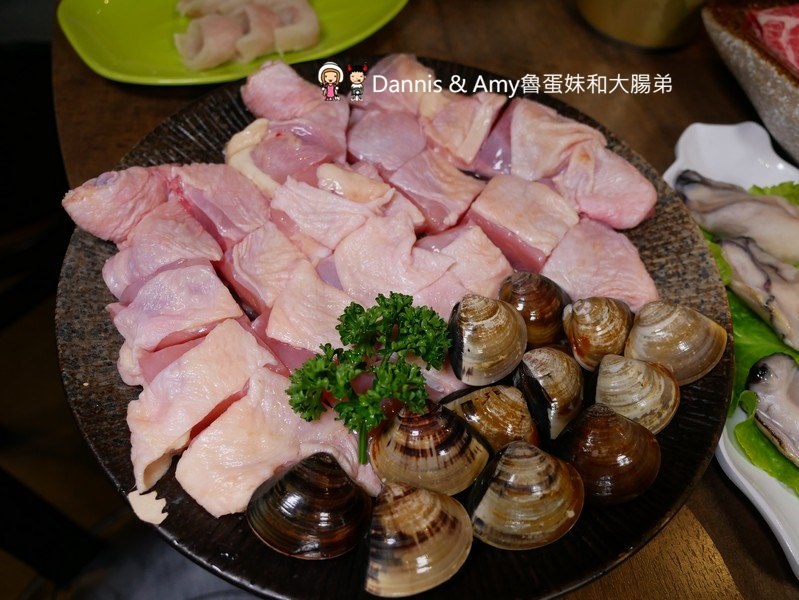 《新竹美食》復古好拍又好吃的火鍋餐廳推薦-韋爐復刻食鍋。自助式計價想吃什麼拿什麼。新鮮現切肉品夜間限定時段肉量激增三倍優惠。814冰棒,明治冰淇淋吃到飽 ︱(影片) 《新竹美食》復古好拍又好吃的火鍋餐廳推薦-韋爐復刻食鍋。自助式計價想吃什麼拿什麼。新鮮現切肉品夜間限定時段肉量激增三倍優惠。814冰棒,明治冰淇淋吃到飽 ︱(影片)