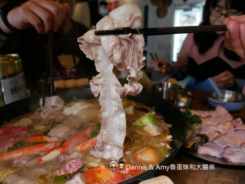 《新竹美食》復古好拍又好吃的火鍋餐廳推薦-韋爐復刻食鍋。自助式計價想吃什麼拿什麼。新鮮現切肉品夜間限定時段肉量激增三倍優惠。814冰棒,明治冰淇淋吃到飽 ︱(影片) 《新竹美食》復古好拍又好吃的火鍋餐廳推薦-韋爐復刻食鍋。自助式計價想吃什麼拿什麼。新鮮現切肉品夜間限定時段肉量激增三倍優惠。814冰棒,明治冰淇淋吃到飽 ︱(影片)