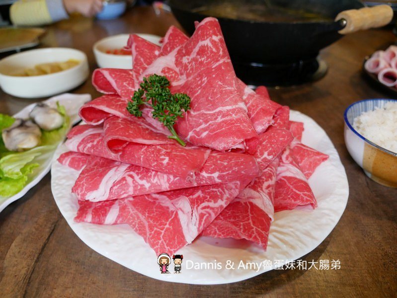 《新竹美食》復古好拍又好吃的火鍋餐廳推薦-韋爐復刻食鍋。自助式計價想吃什麼拿什麼。新鮮現切肉品夜間限定時段肉量激增三倍優惠。814冰棒,明治冰淇淋吃到飽 ︱(影片) 《新竹美食》復古好拍又好吃的火鍋餐廳推薦-韋爐復刻食鍋。自助式計價想吃什麼拿什麼。新鮮現切肉品夜間限定時段肉量激增三倍優惠。814冰棒,明治冰淇淋吃到飽 ︱(影片)