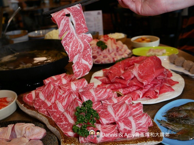 《新竹美食》復古好拍又好吃的火鍋餐廳推薦-韋爐復刻食鍋。自助式計價想吃什麼拿什麼。新鮮現切肉品夜間限定時段肉量激增三倍優惠。814冰棒,明治冰淇淋吃到飽 ︱(影片) 《新竹美食》復古好拍又好吃的火鍋餐廳推薦-韋爐復刻食鍋。自助式計價想吃什麼拿什麼。新鮮現切肉品夜間限定時段肉量激增三倍優惠。814冰棒,明治冰淇淋吃到飽 ︱(影片)