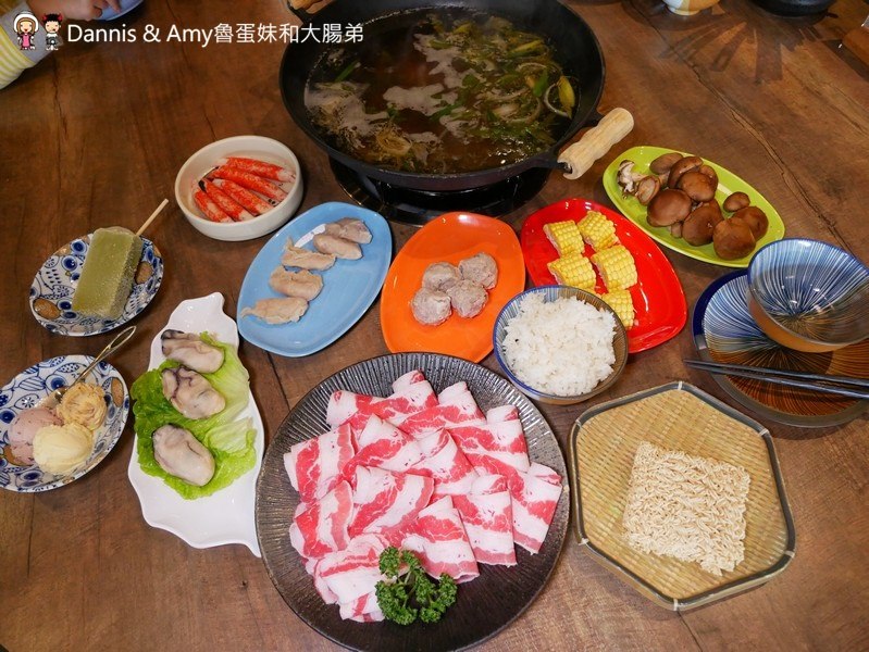 《新竹美食》復古好拍又好吃的火鍋餐廳推薦-韋爐復刻食鍋。自助式計價想吃什麼拿什麼。新鮮現切肉品夜間限定時段肉量激增三倍優惠。814冰棒,明治冰淇淋吃到飽 ︱(影片) 《新竹美食》復古好拍又好吃的火鍋餐廳推薦-韋爐復刻食鍋。自助式計價想吃什麼拿什麼。新鮮現切肉品夜間限定時段肉量激增三倍優惠。814冰棒,明治冰淇淋吃到飽 ︱(影片)