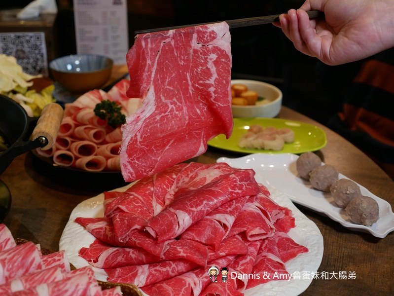 《新竹美食》復古好拍又好吃的火鍋餐廳推薦-韋爐復刻食鍋。自助式計價想吃什麼拿什麼。新鮮現切肉品夜間限定時段肉量激增三倍優惠。814冰棒,明治冰淇淋吃到飽 ︱(影片) 《新竹美食》復古好拍又好吃的火鍋餐廳推薦-韋爐復刻食鍋。自助式計價想吃什麼拿什麼。新鮮現切肉品夜間限定時段肉量激增三倍優惠。814冰棒,明治冰淇淋吃到飽 ︱(影片)