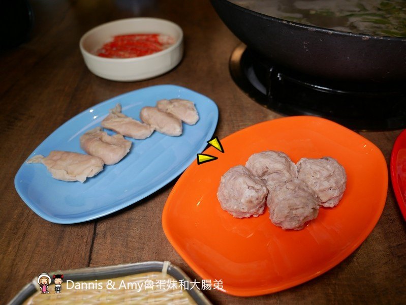 《新竹美食》復古好拍又好吃的火鍋餐廳推薦-韋爐復刻食鍋。自助式計價想吃什麼拿什麼。新鮮現切肉品夜間限定時段肉量激增三倍優惠。814冰棒,明治冰淇淋吃到飽 ︱(影片) 《新竹美食》復古好拍又好吃的火鍋餐廳推薦-韋爐復刻食鍋。自助式計價想吃什麼拿什麼。新鮮現切肉品夜間限定時段肉量激增三倍優惠。814冰棒,明治冰淇淋吃到飽 ︱(影片)