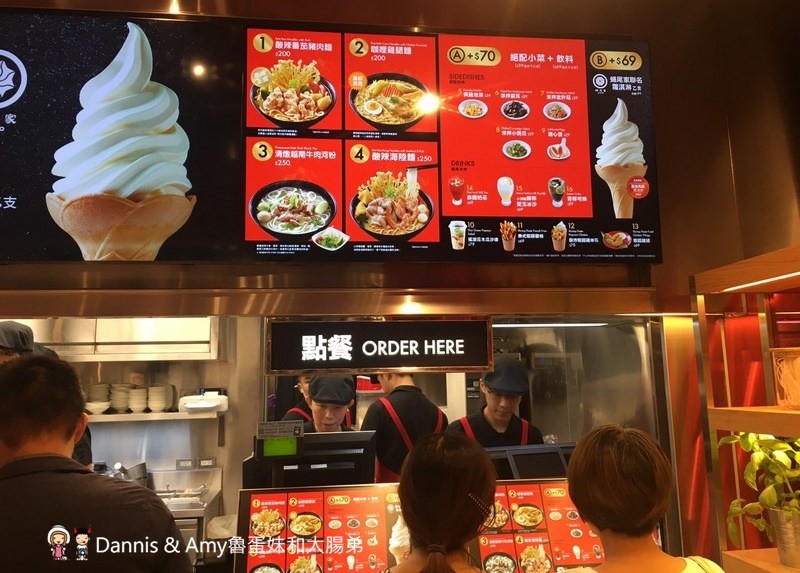 《新竹巨城美食街美食》大心新泰式麵食 新竹巨城店(EXPRESS)瓦城旗下品牌。好吃風味十足值得再訪︱ 《新竹巨城美食街美食》大心新泰式麵食 新竹巨城店(EXPRESS)瓦城旗下品牌。好吃風味十足值得再訪︱