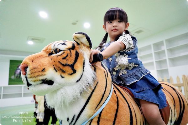 台中親子景點 東海乳品小棧 太平親子景點 台中半日遊 台中親子遊 東海鮮奶哪裡買 優客騎馬機DSC07159.JPG