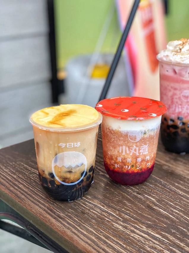 嘉義人氣飲料【小丸煮食茶專門】涼夏西瓜季新品消暑新上市 ! 「銀波布丁奶茶」最強聯名款讓你一次滿足飲料與甜點雙享受 | 小白只饗ㄔ美食