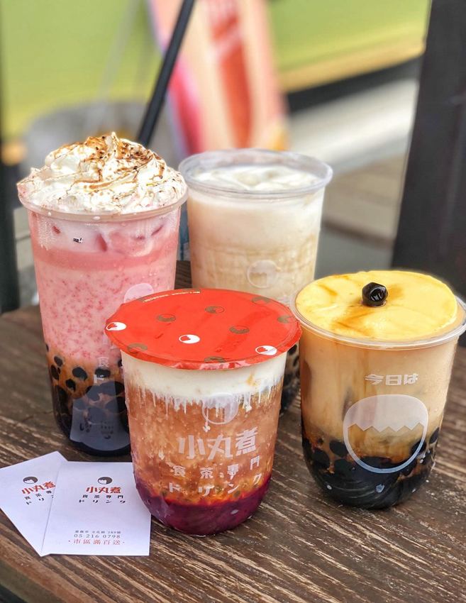 嘉義人氣飲料【小丸煮食茶專門】涼夏西瓜季新品消暑新上市 ! 「銀波布丁奶茶」最強聯名款讓你一次滿足飲料與甜點雙享受 | 小白只饗ㄔ美食