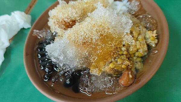 台北火車站周邊少數好吃的素食麵線店！便宜又大碗的素食麵線，是附近上班族素食業者的福音，就算吃葷食的人