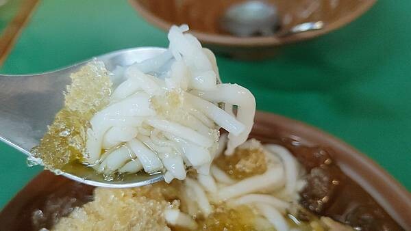 台北火車站周邊少數好吃的素食麵線店！便宜又大碗的素食麵線，是附近上班族素食業者的福音，就算吃葷食的人