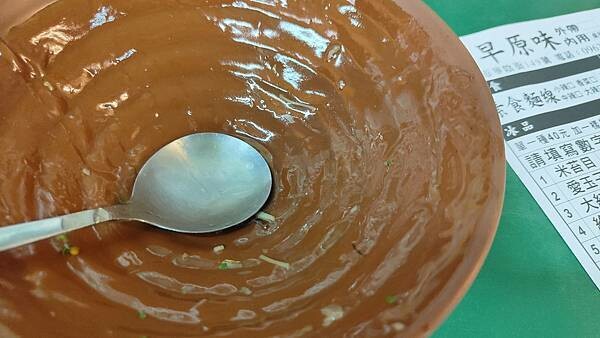 台北火車站周邊少數好吃的素食麵線店！便宜又大碗的素食麵線，是附近上班族素食業者的福音，就算吃葷食的人