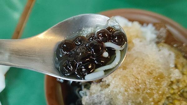 台北火車站周邊少數好吃的素食麵線店！便宜又大碗的素食麵線，是附近上班族素食業者的福音，就算吃葷食的人