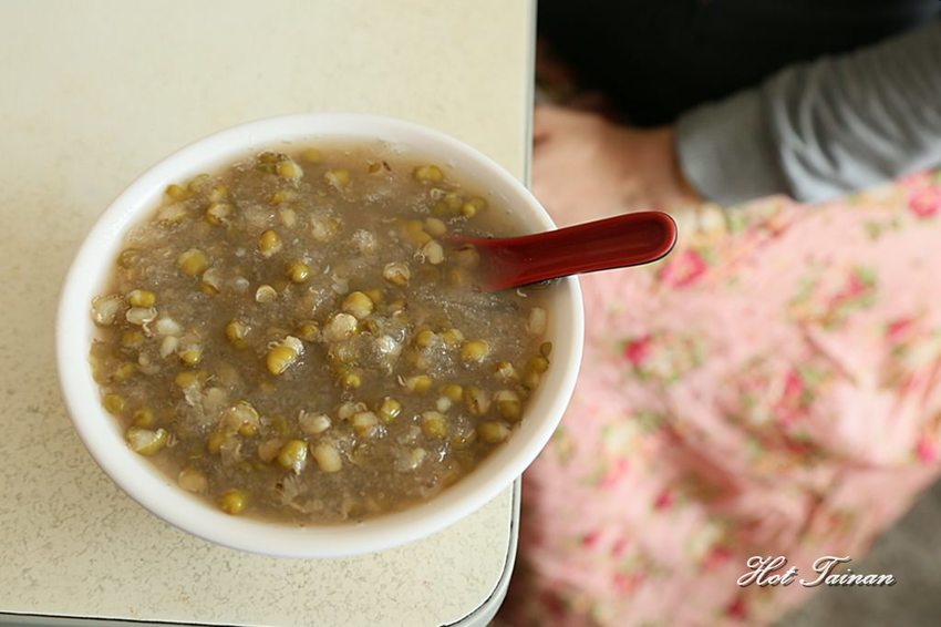 【花蓮美食】觀光客不會來的在地銅板美食：北埔阿婆油飯 - 熱血玩台南。跳躍新世界