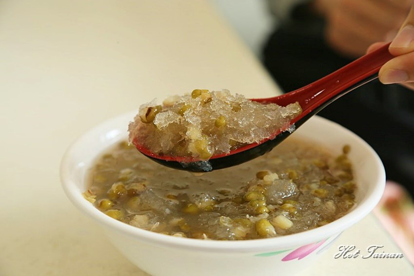 【花蓮美食】觀光客不會來的在地銅板美食：北埔阿婆油飯 - 熱血玩台南。跳躍新世界